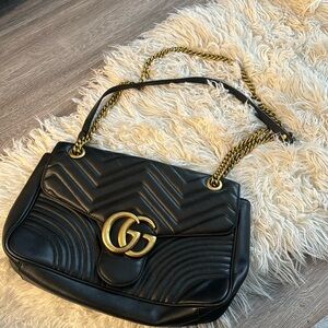 Used Women’s GG Marmont medium shoulder bag
